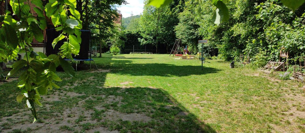 Zu Den Blauen Schwertern Apartment *